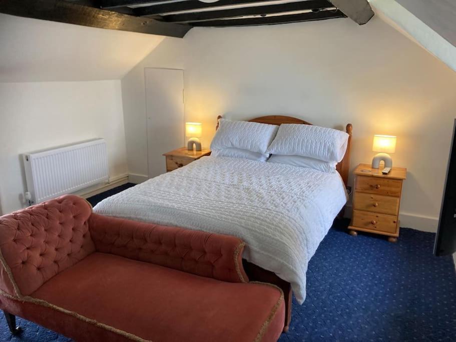 Bryntirion Farmhouse Rooms Llanfair Caereinion Exterior photo